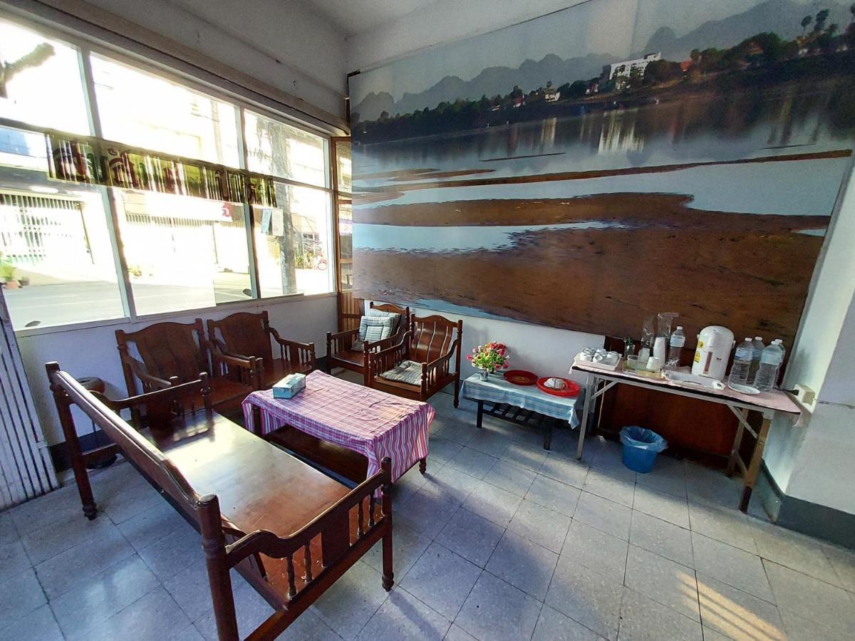 Grand Hotel Nakhon Phanom Extérieur photo